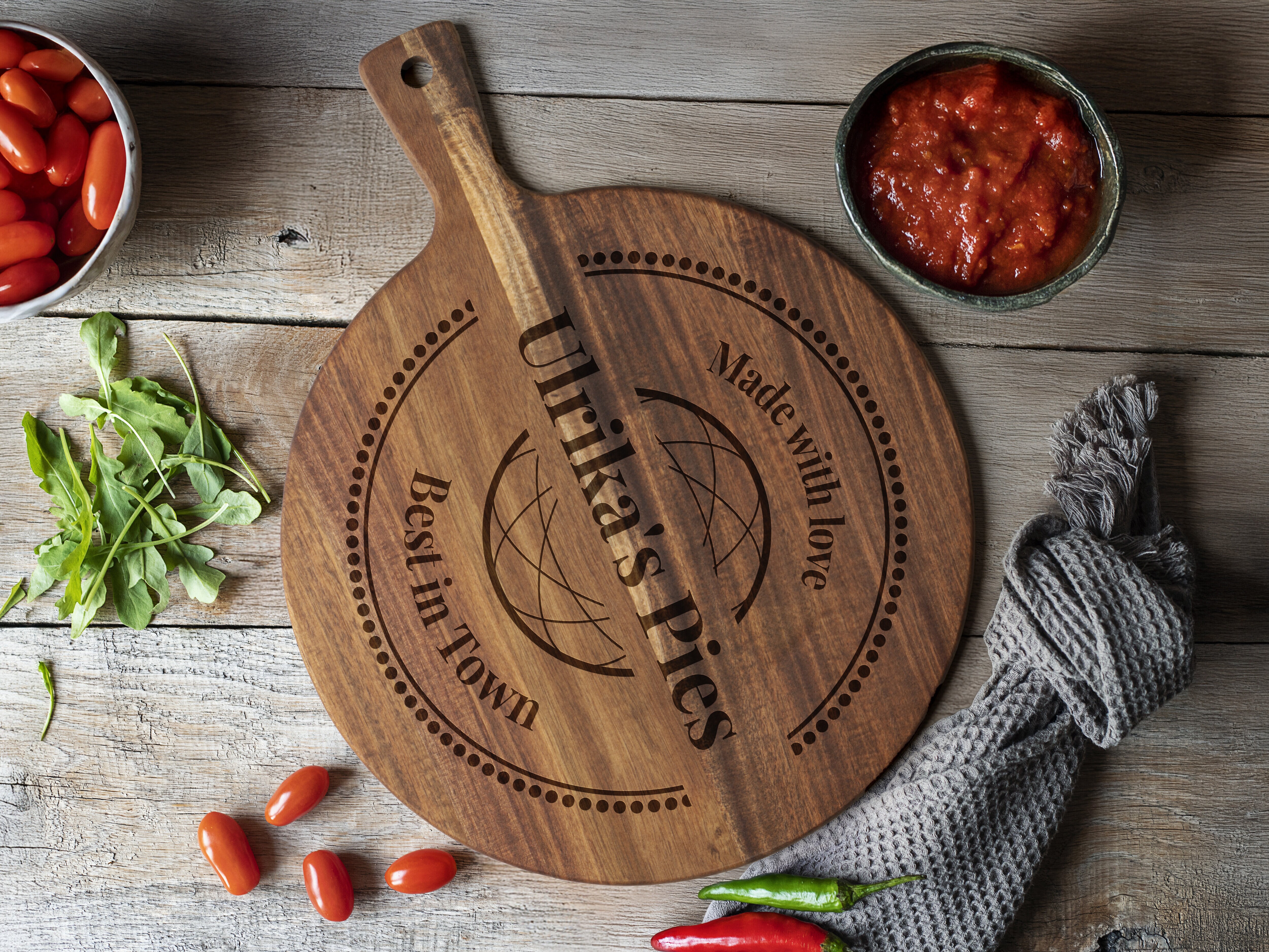 Personlig serveringsbrett i tre med gravering - pizza