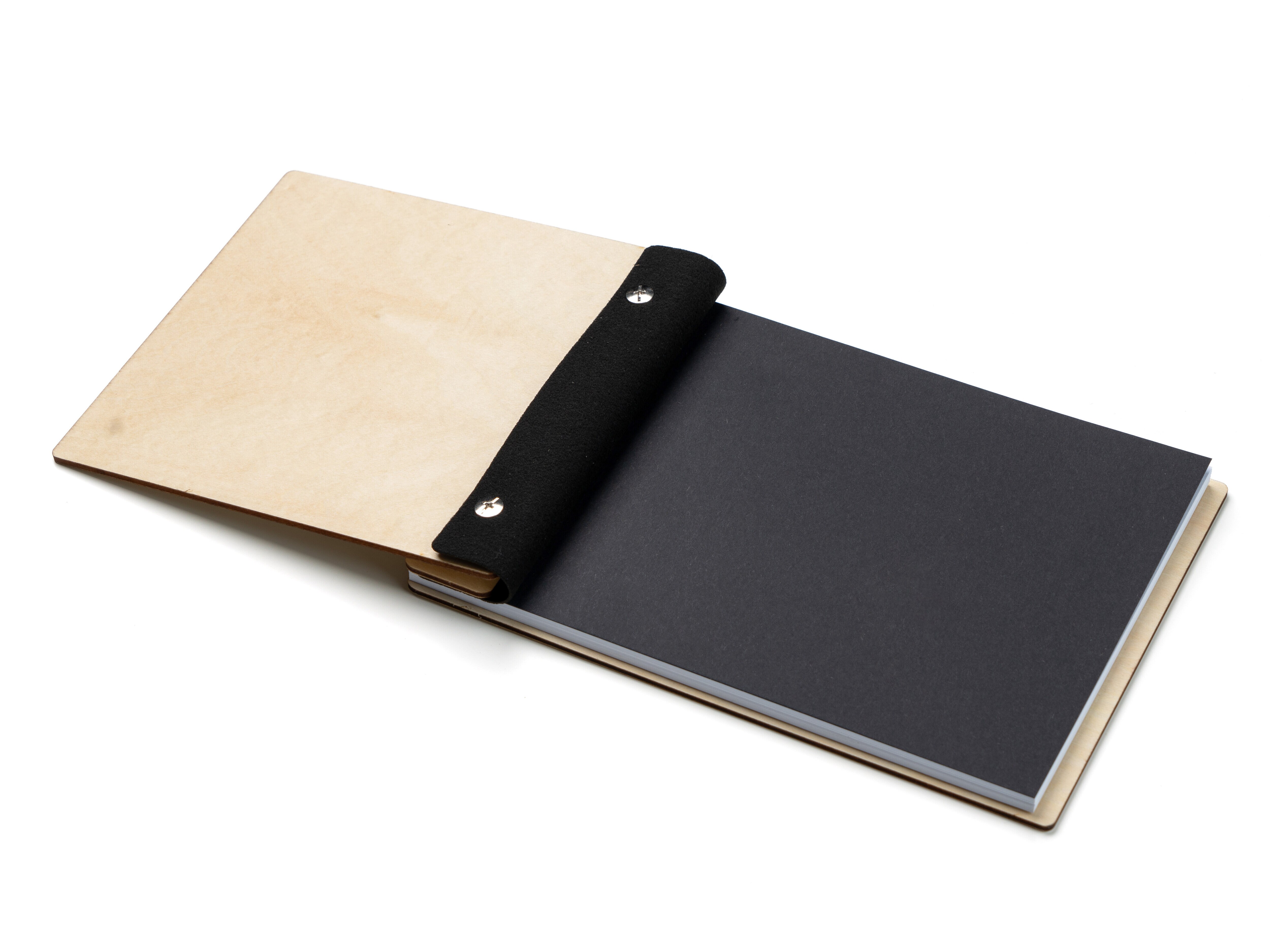 Gjestebok i tre med egen tekst