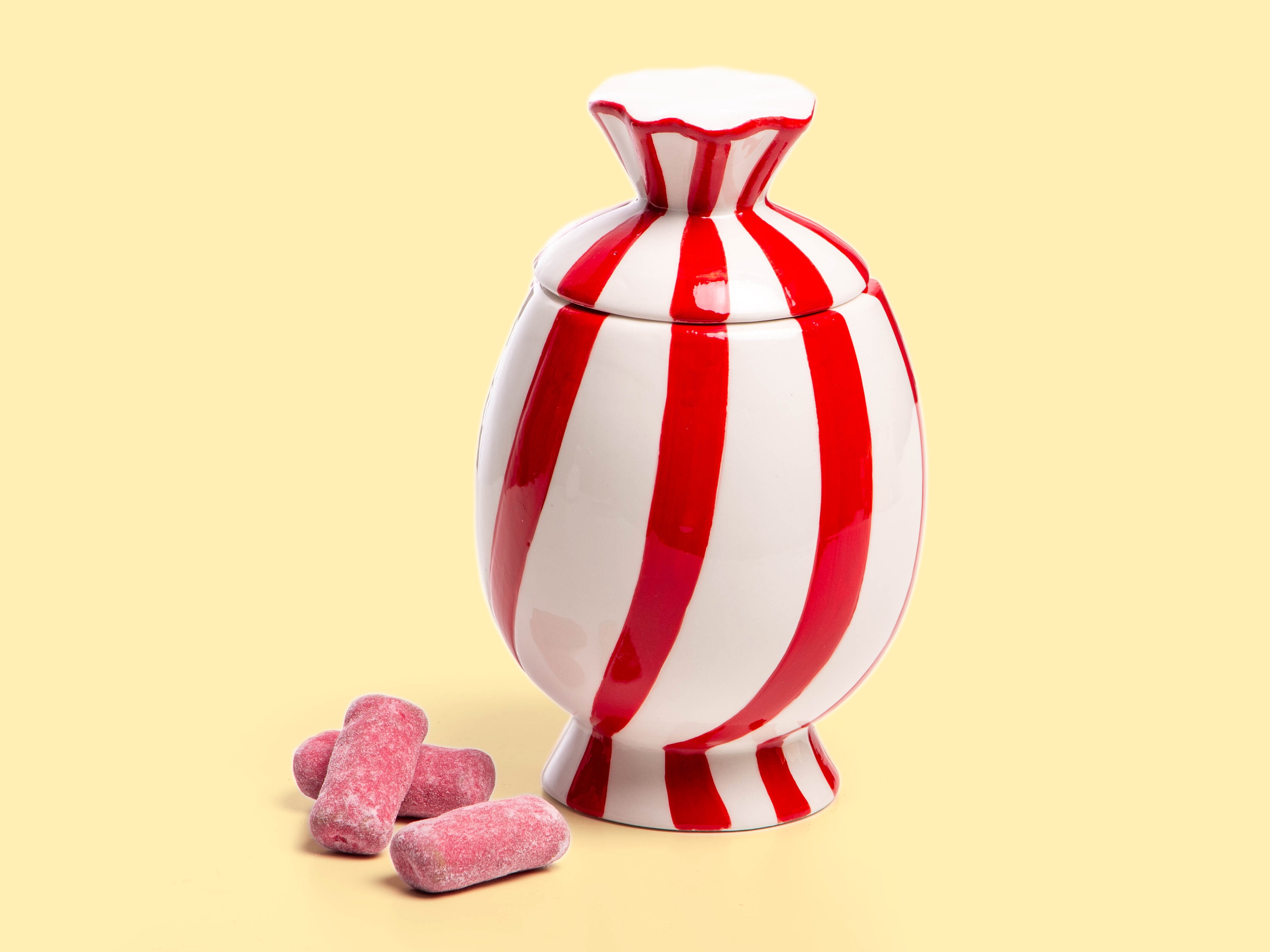 Rot-weiß gestreifte Karamell-Dose