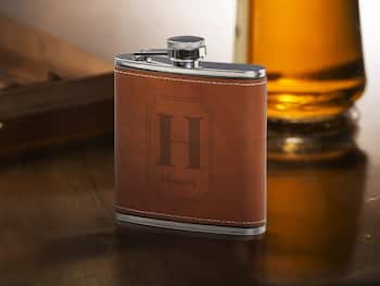 Henkilökohtainen Taskumatti Kirjaimella & Tekstillä