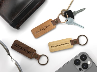 Nøkkelring i tre med gravering - egen tekst