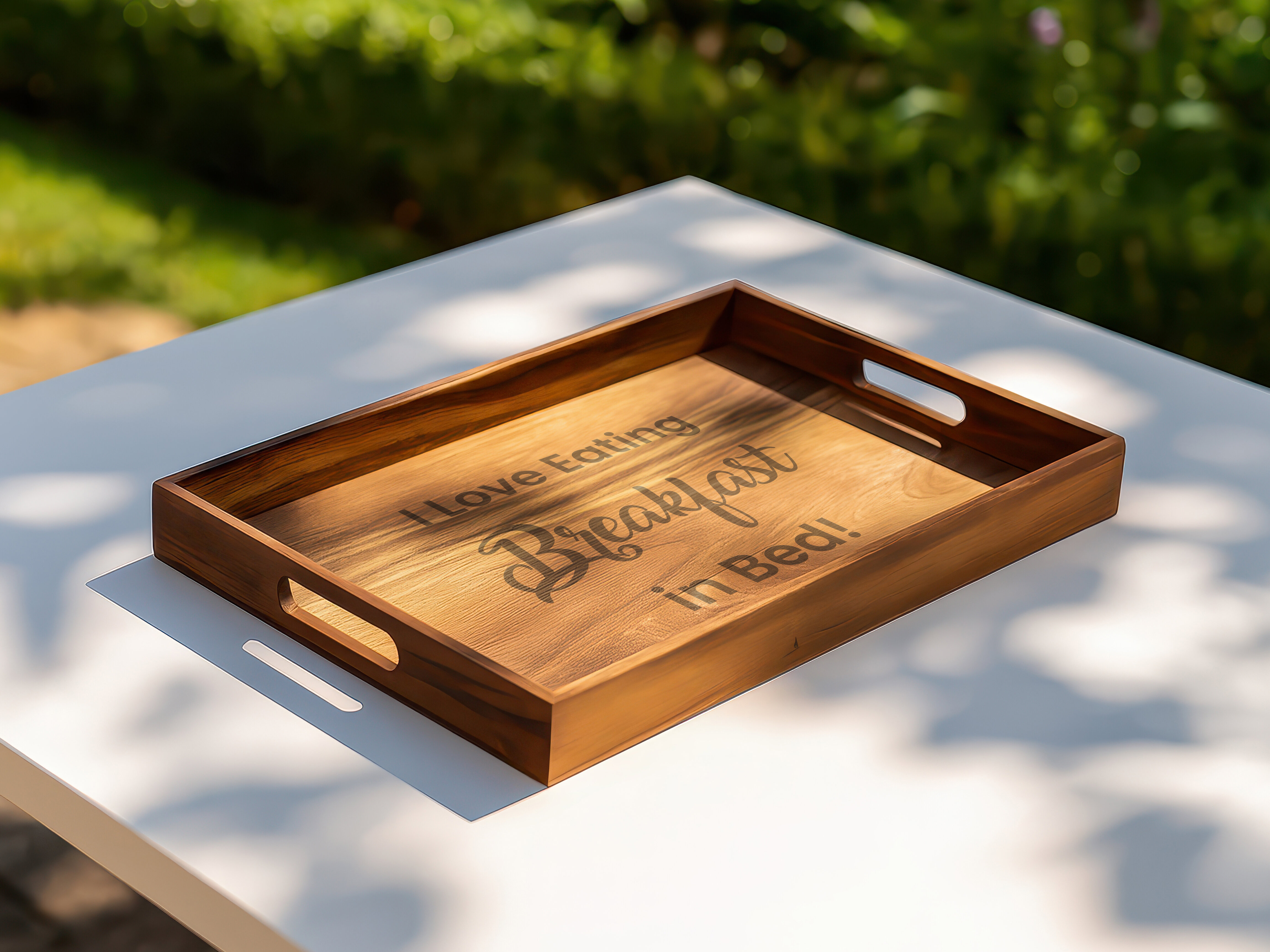 Serveringsbricka i Trä med Gravyr