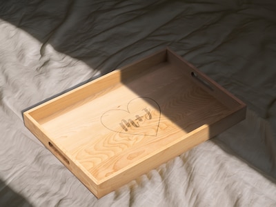 Tarjoilualusta Puuta Kaiverruksella