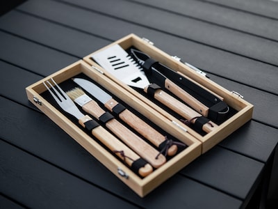 Grillverktyg i Trälåda med Gravyr - 5 Delar