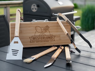 Grillverktyg i Trälåda med Gravyr - 5 Delar