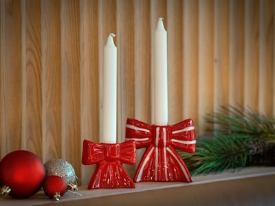 Schleifen-Kerzenhalter