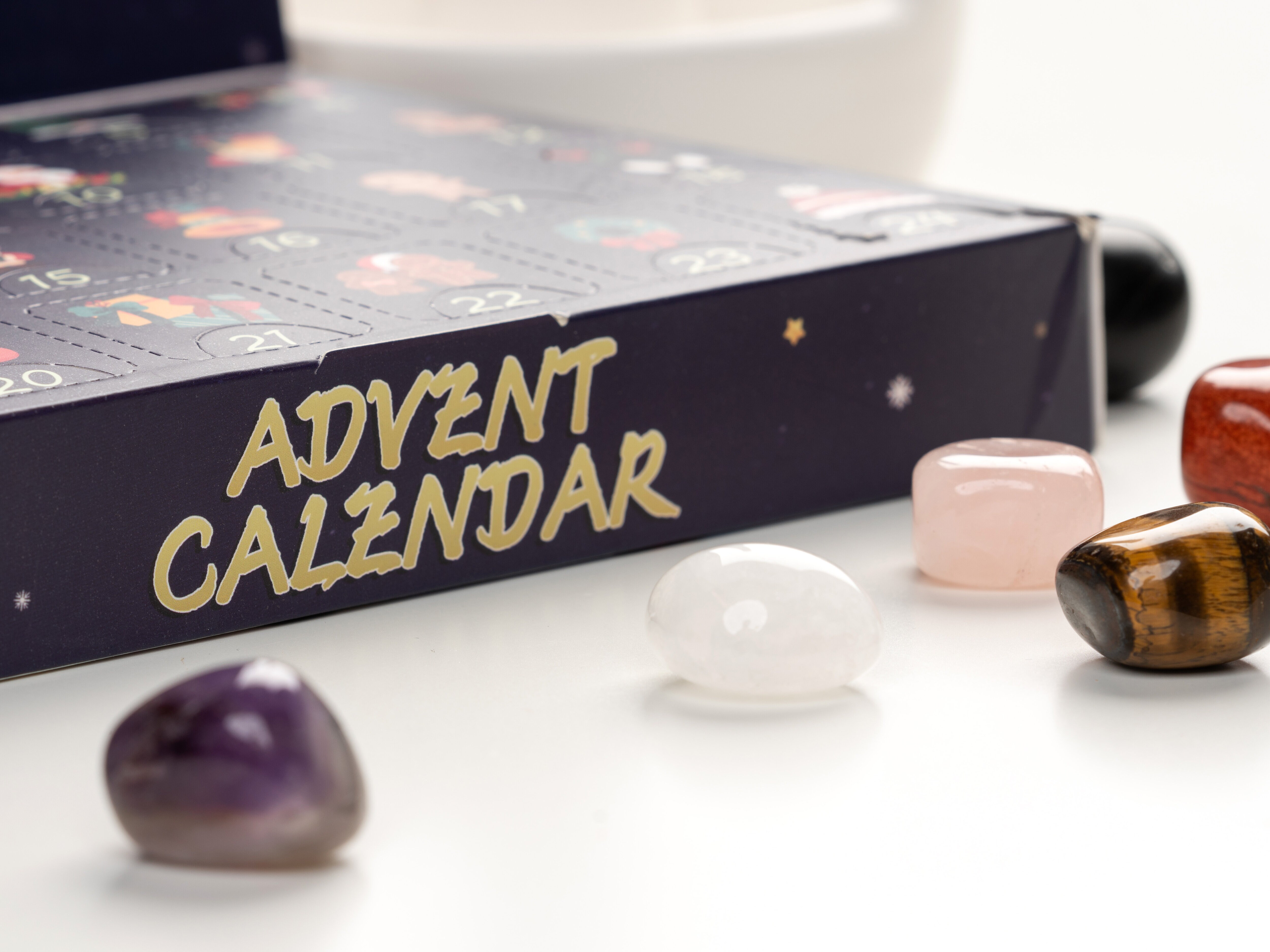 Adventskalender mit Kristallen