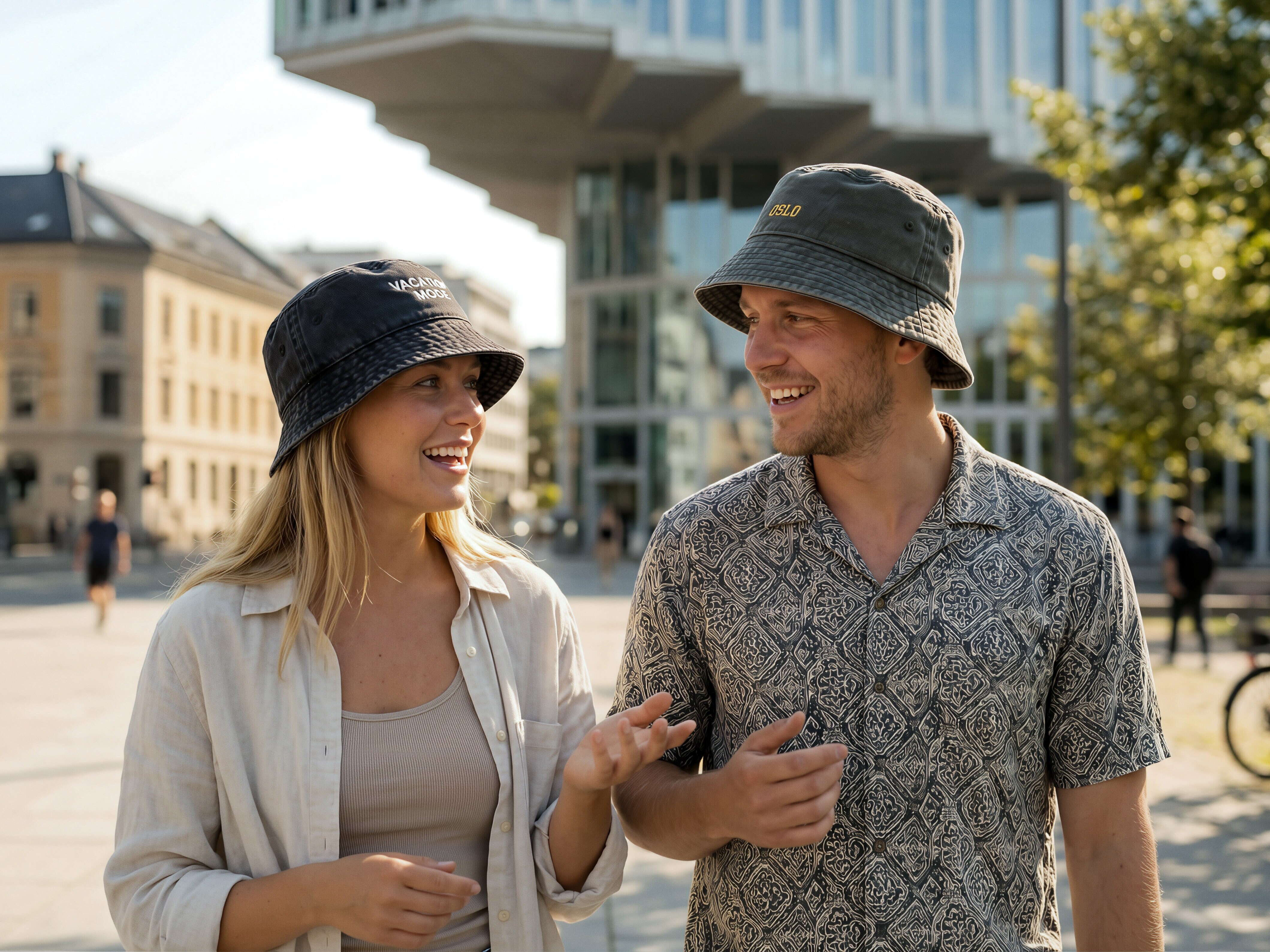 Bucket hat med broderi - egen tekst