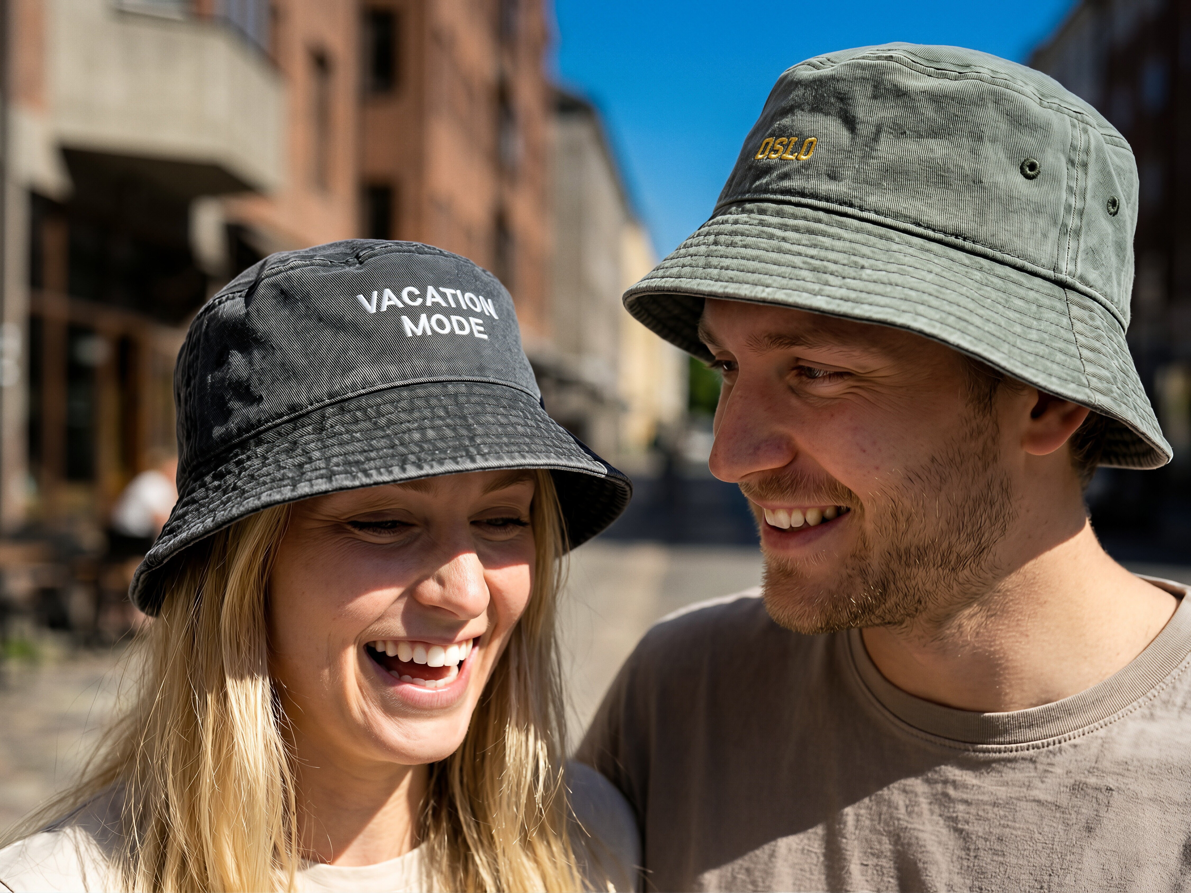 Bucket hat med broderi - egen tekst