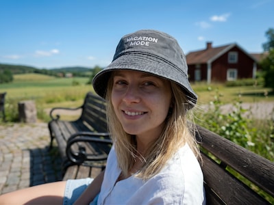 Bucket hat med broderi - egen tekst