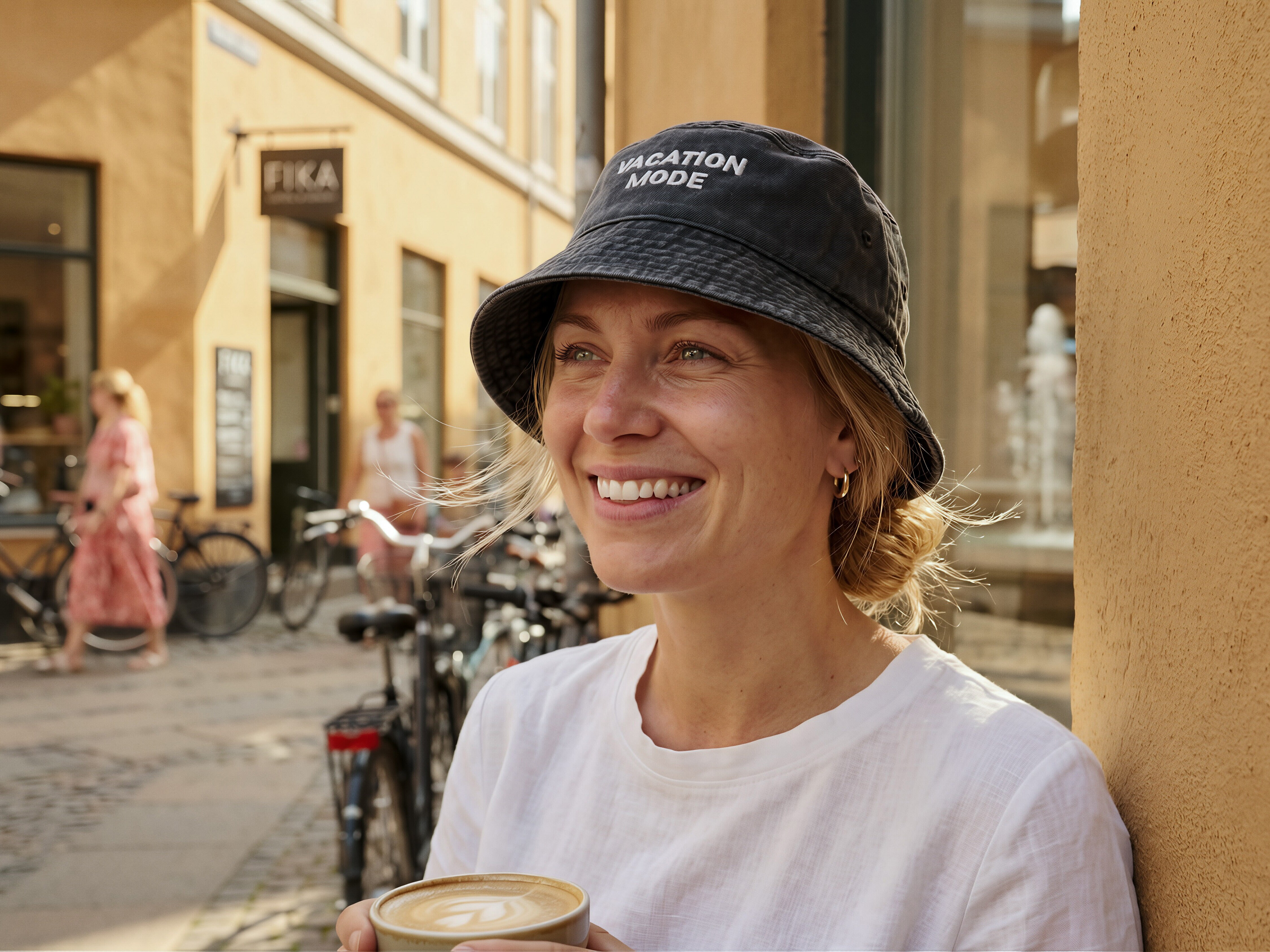 Bucket hat med broderi - egen tekst