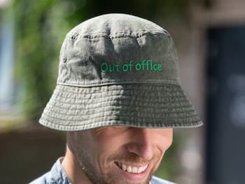 Bucket Hat Brodeerauksella - Oma Teksti