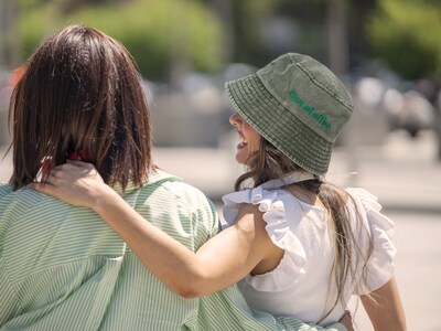 Bucket hat med broderi - egen tekst