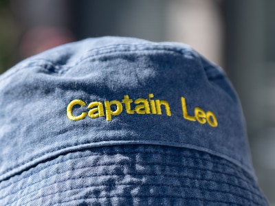 Bucket hat med broderi - egen tekst