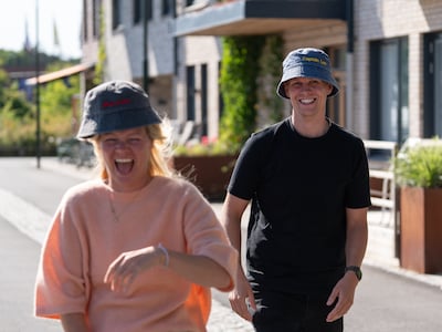 Bucket hat med broderi - egen tekst