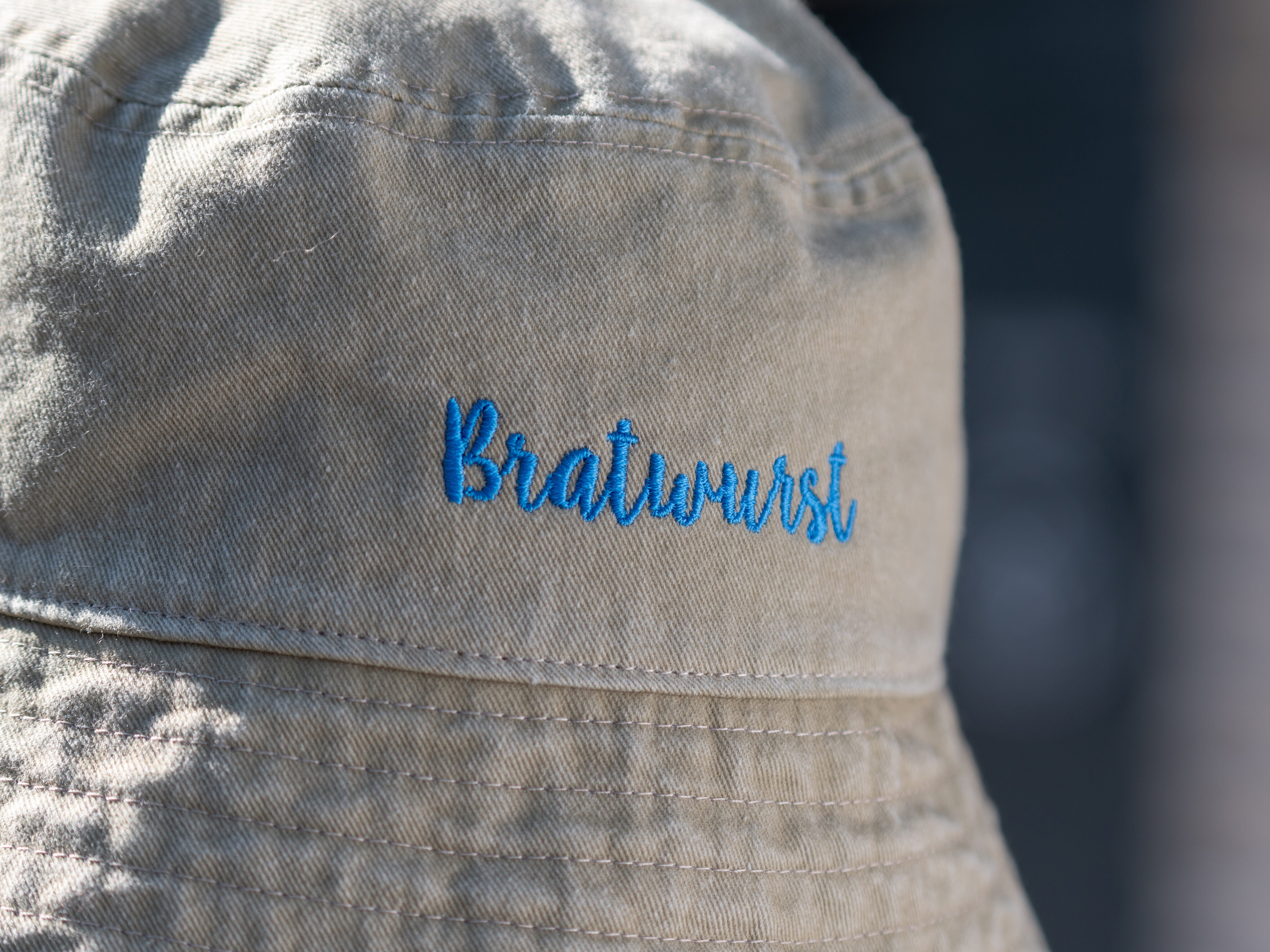 Bucket hat med broderi - egen tekst