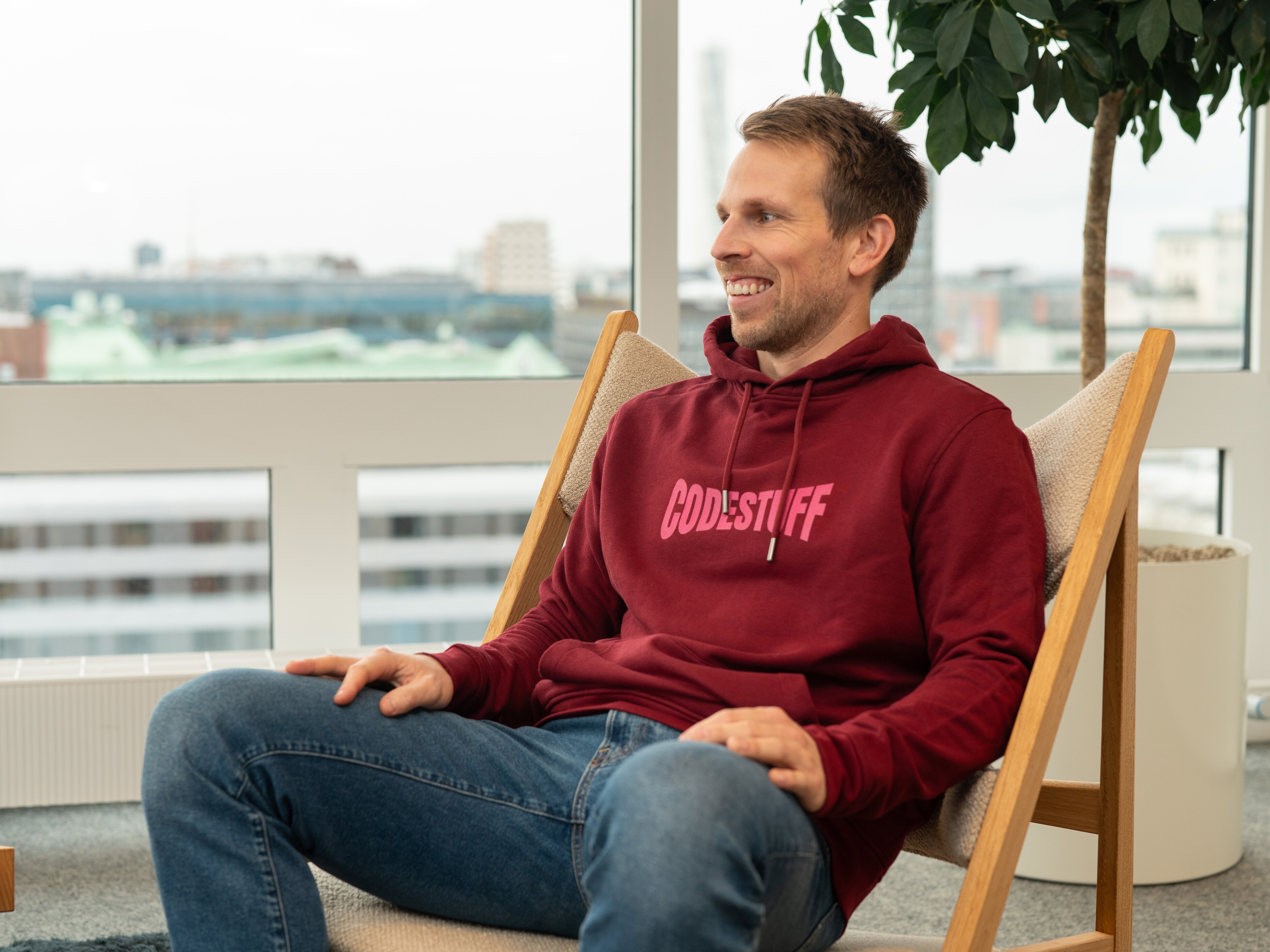 Huppari Omalla Tekstillä College-tyyliin