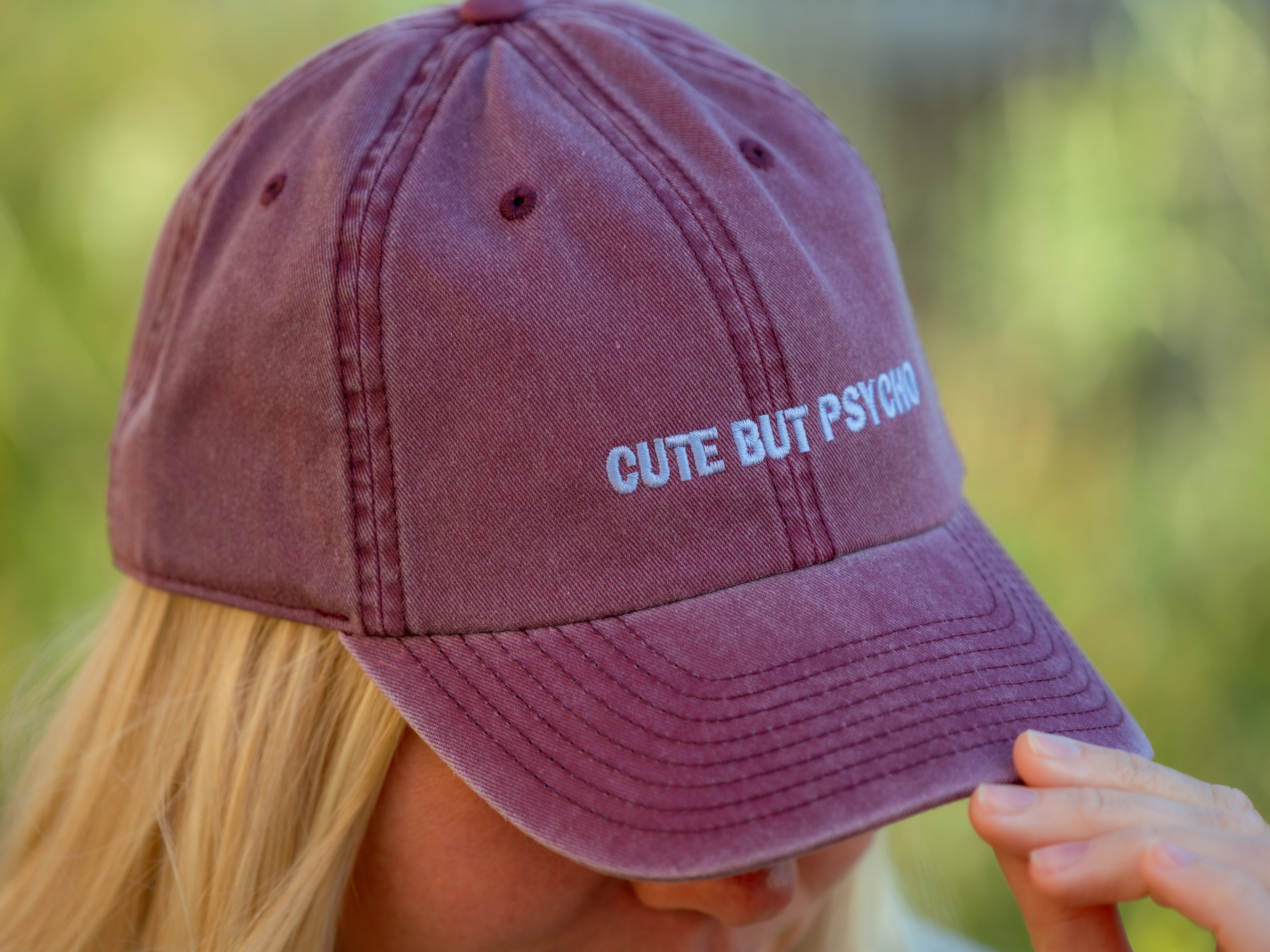 Lippis Brodeerauksella - Oma Teksti