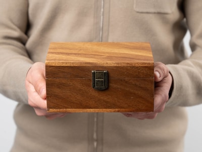 Holzkiste mit eigenem Text