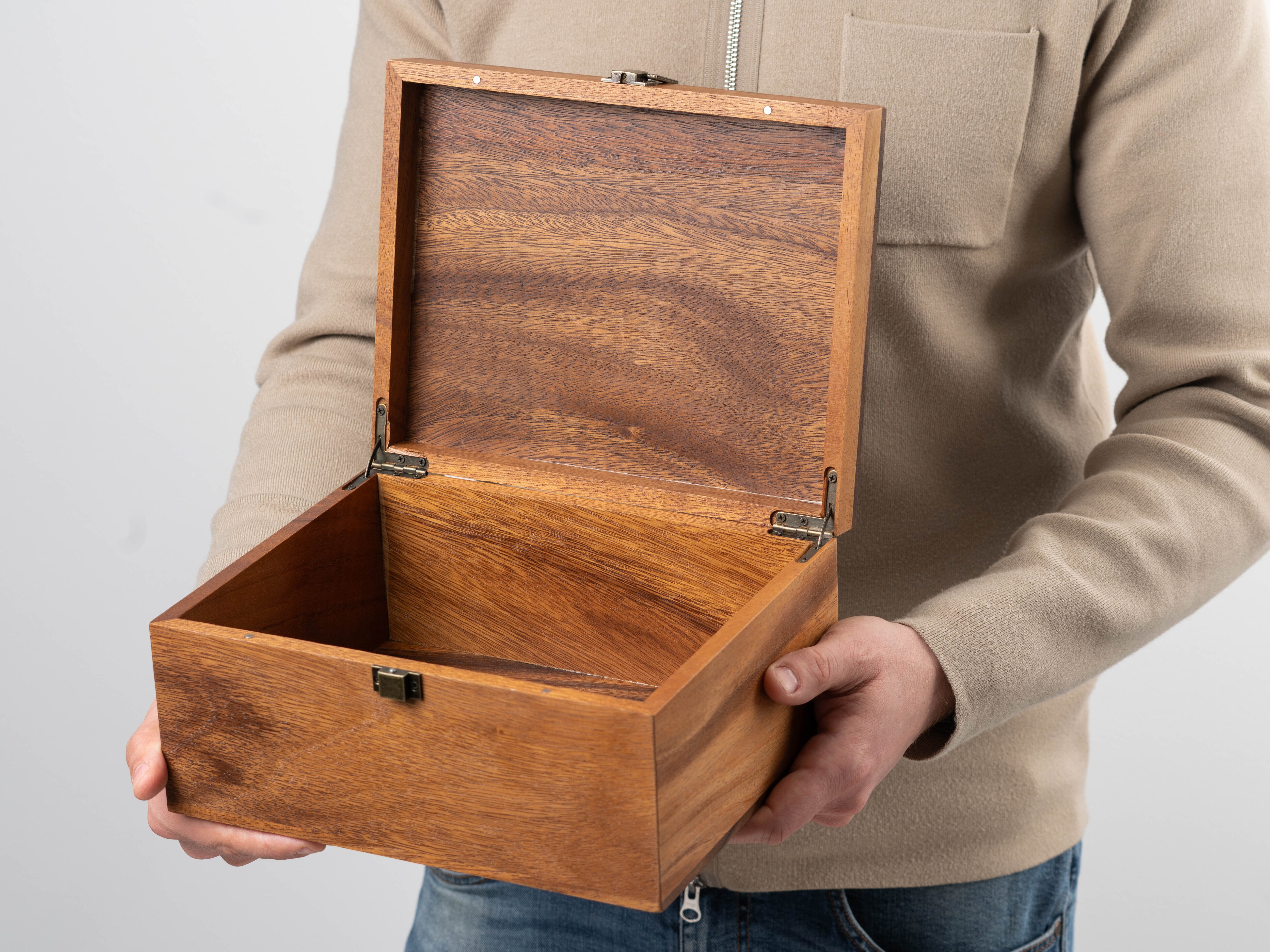 Holzkiste mit eigenem Text