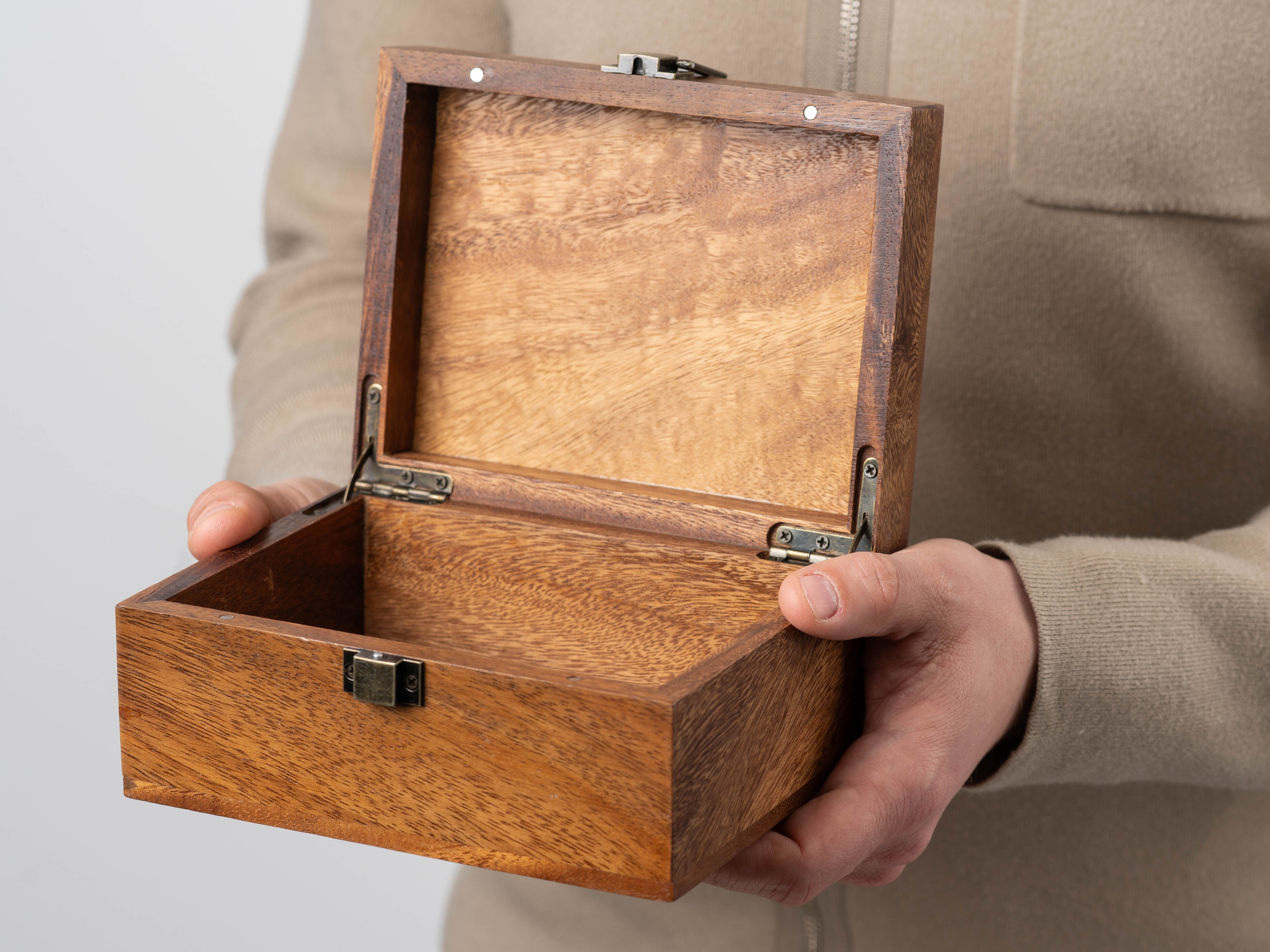 Holzkiste mit eigenem Text