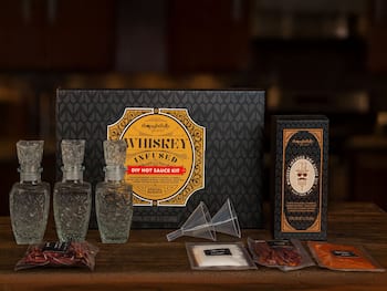 DIY Whiskey Infused Hot Sauce Geschenkbox – Thoughtfully