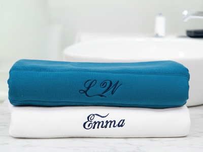 Handduk med Brodyr - Egen Text (140x70 cm)