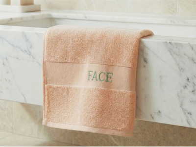 Handduk med Brodyr - Egen Text (60x40 cm)