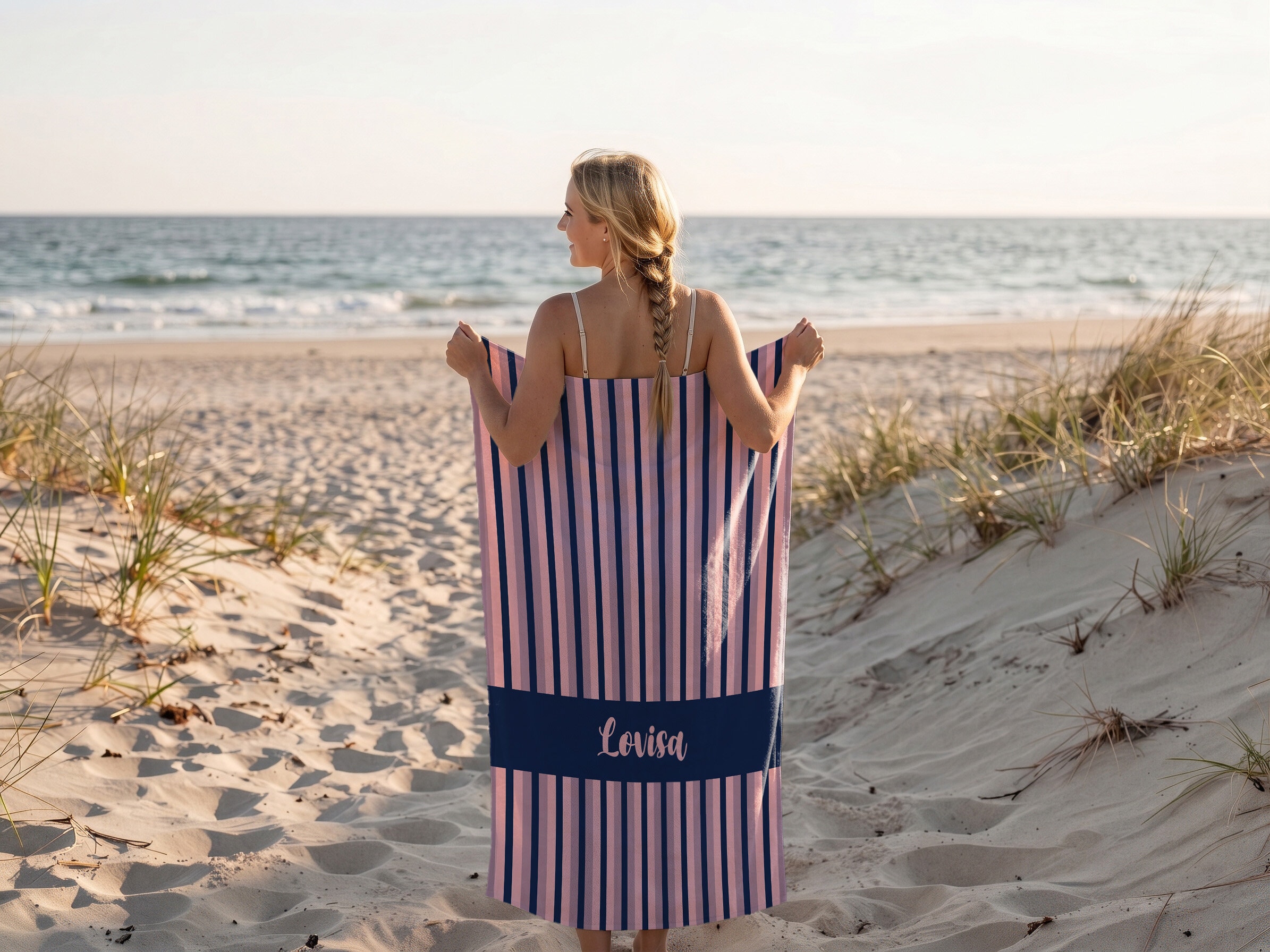 Badetuch mit eigenem Text – gestreiftes Design