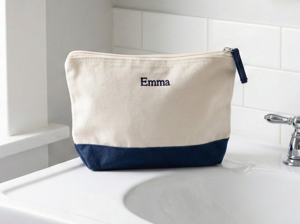 Toilettaske i Bomuld med Broderi - Egen Tekst