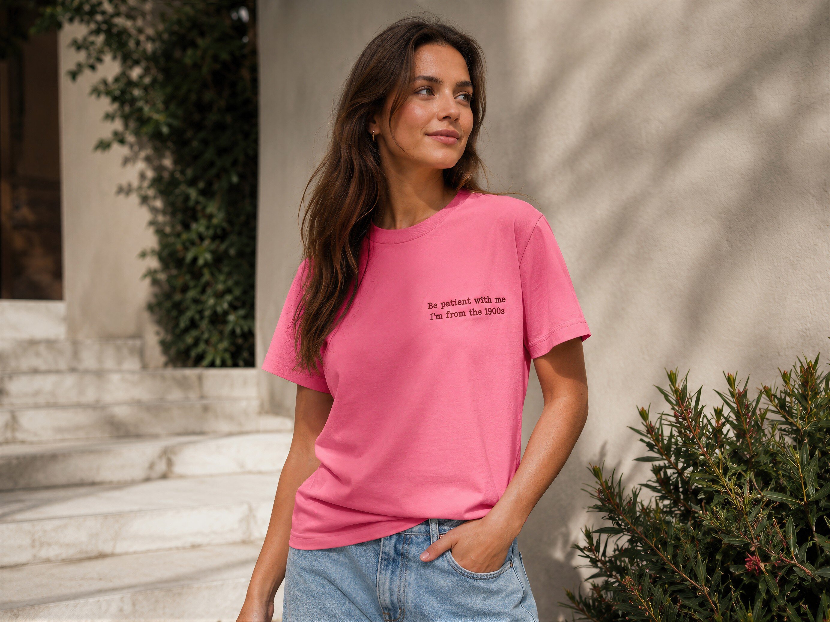 Premium T-shirt med personligt broderad text
